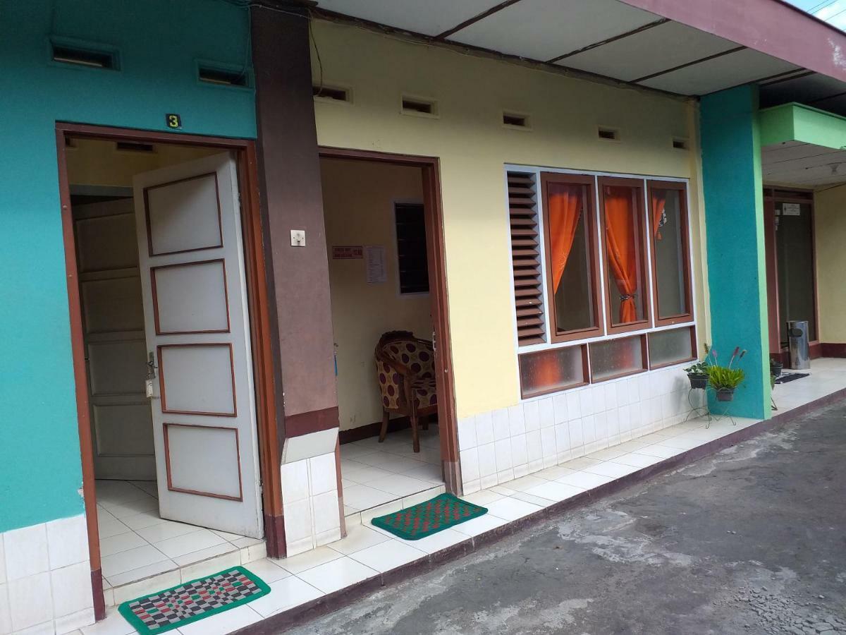 Hotel Wisma Gaya Ambarawa Zewnętrze zdjęcie